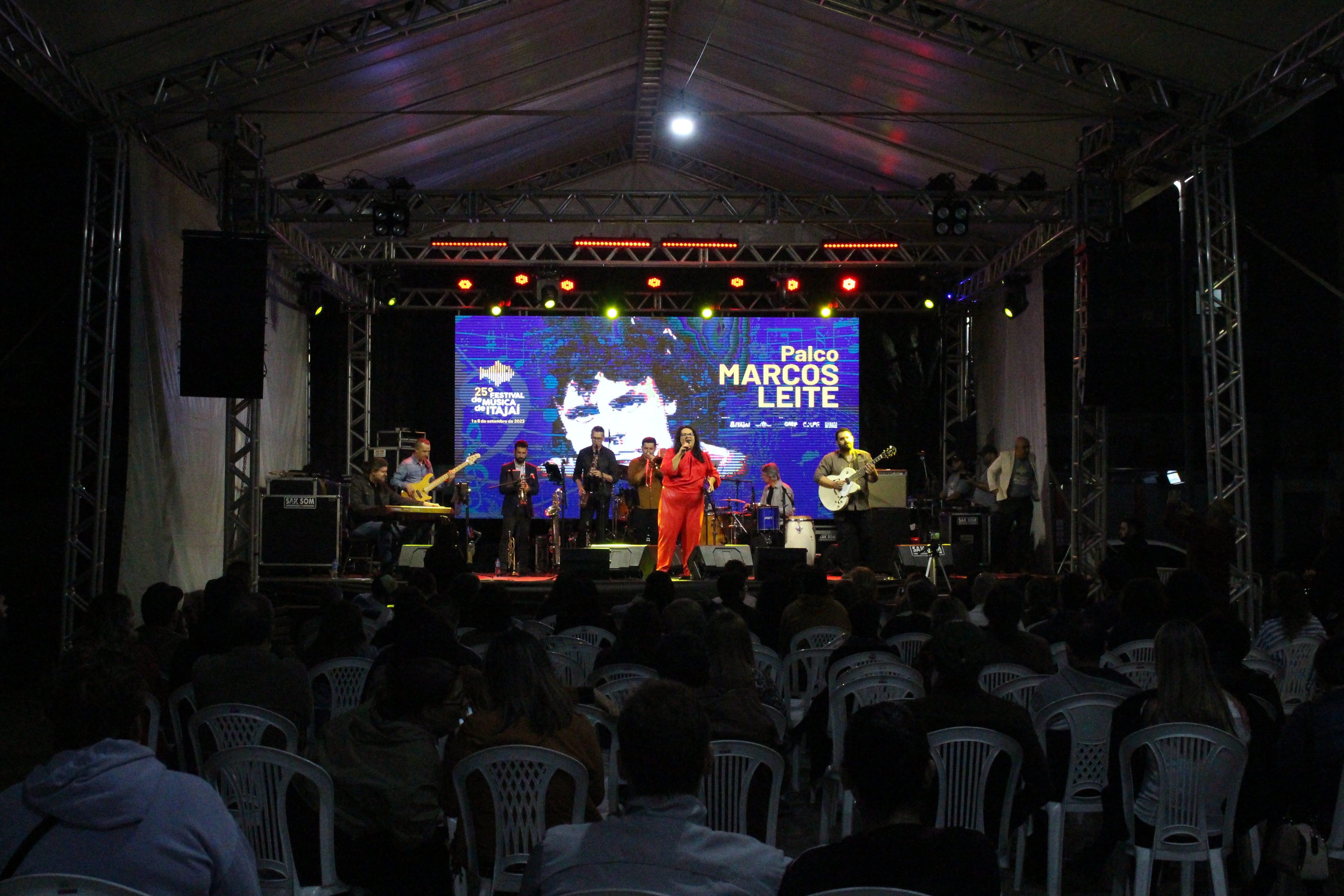 25° Festival de Musica de Itajaí 2023 Show “Do Avesso” de Elisa Cordeiro